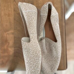 Women's Cream Loafers - Tom’s - never worn!
